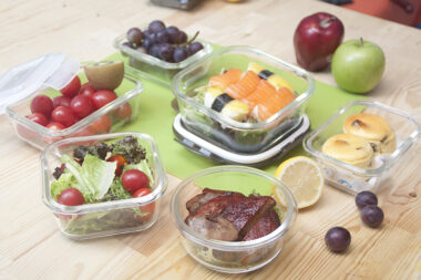 Glass lunchbox with locking lids